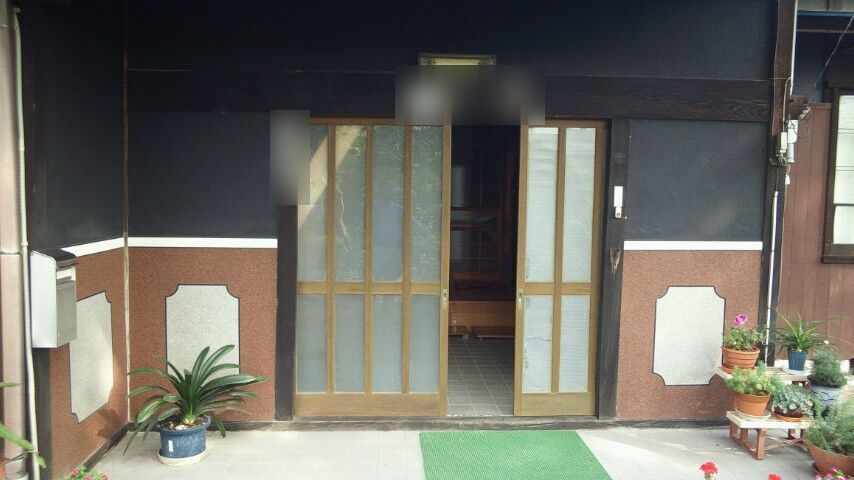 玄関引き戸の交換の施工前