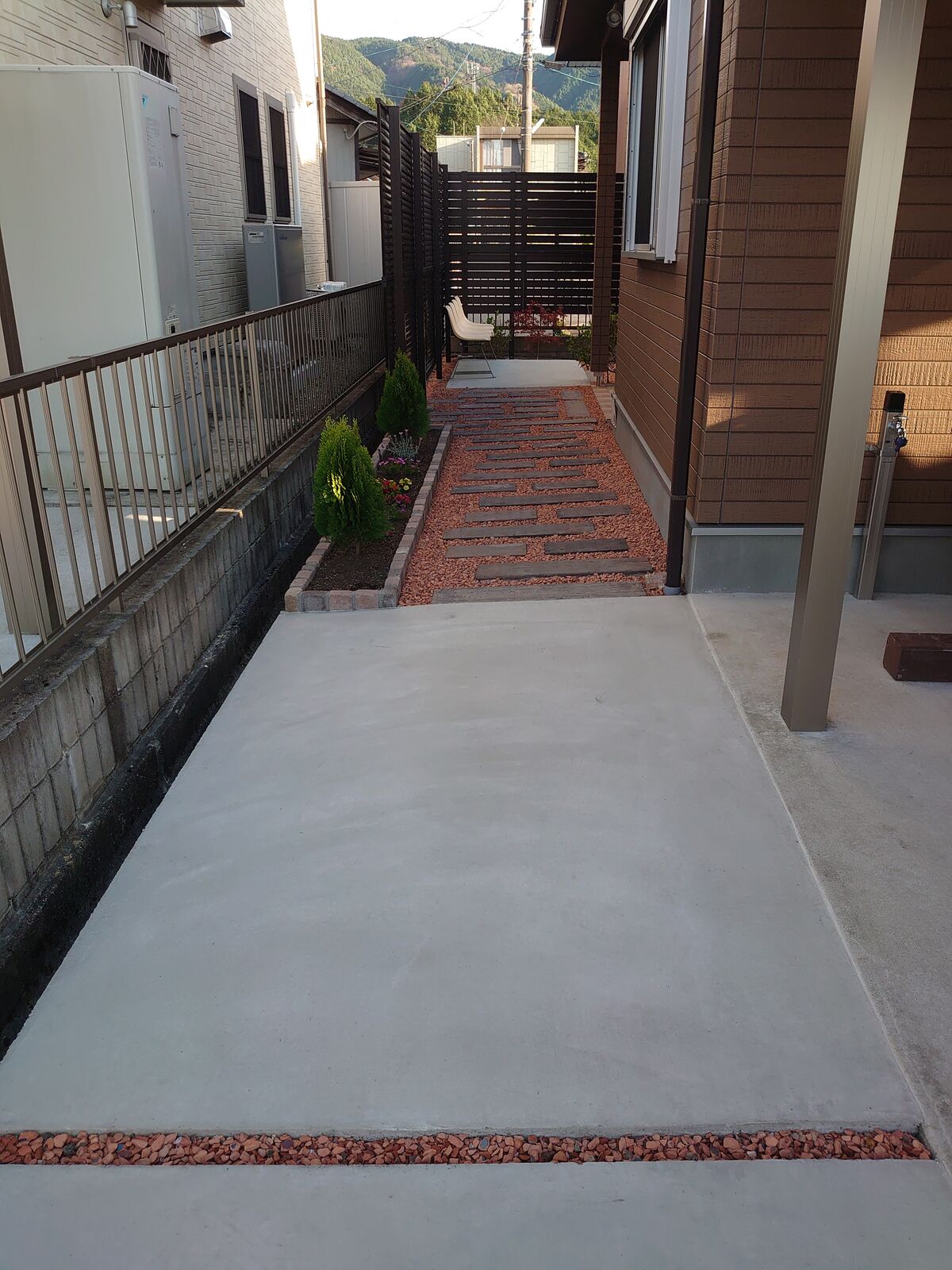 家の脇の通路 ギャラリー 1