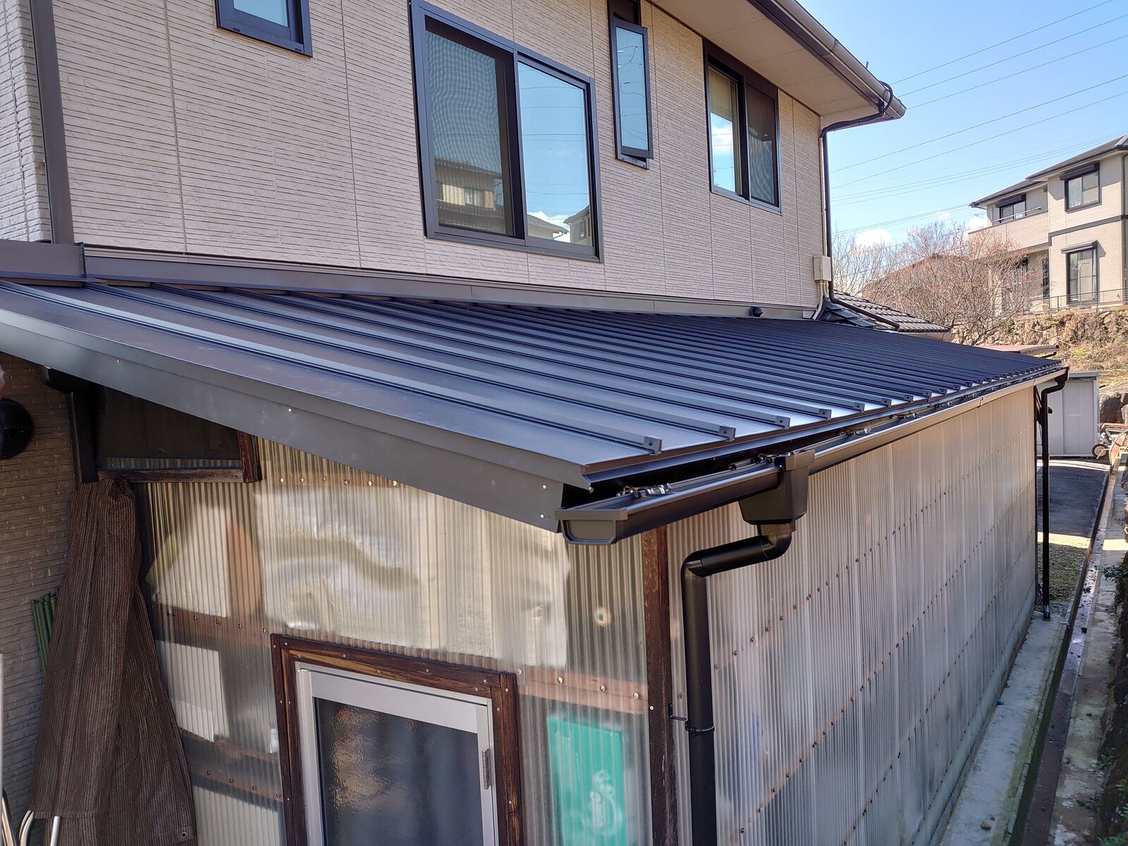 下屋の屋根リフォーム ギャラリー 1